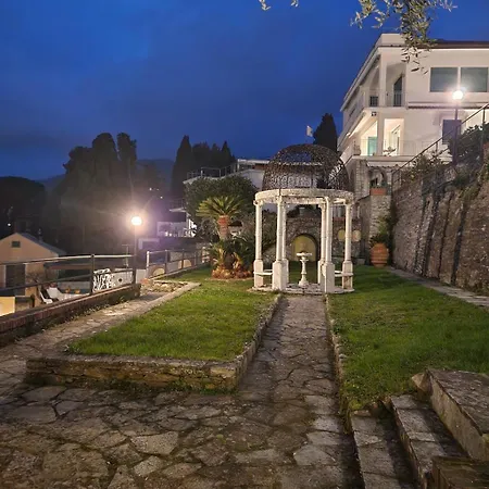 La Casetta Nel Parco...garden And Relax Tatil Evi